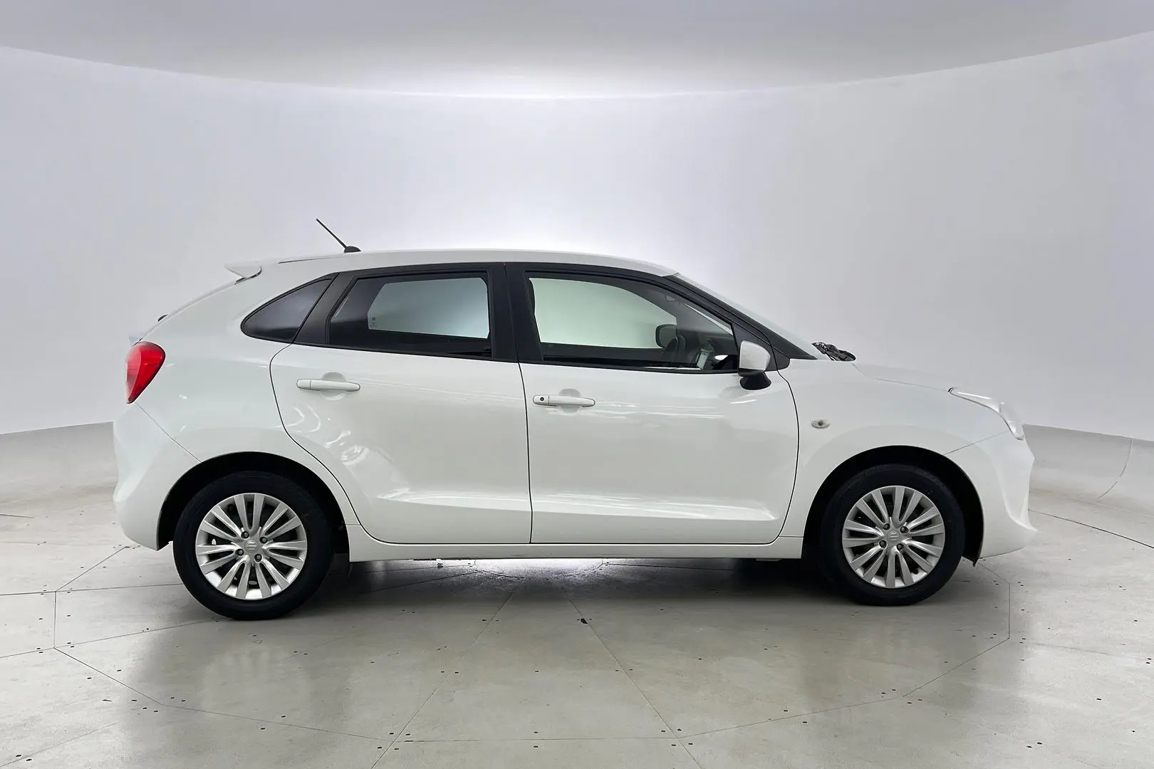 2019 Suzuki Baleno Gallery Image 3