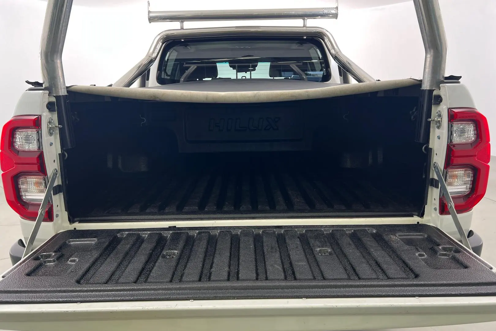 2020 Toyota Hilux Gallery Image 24