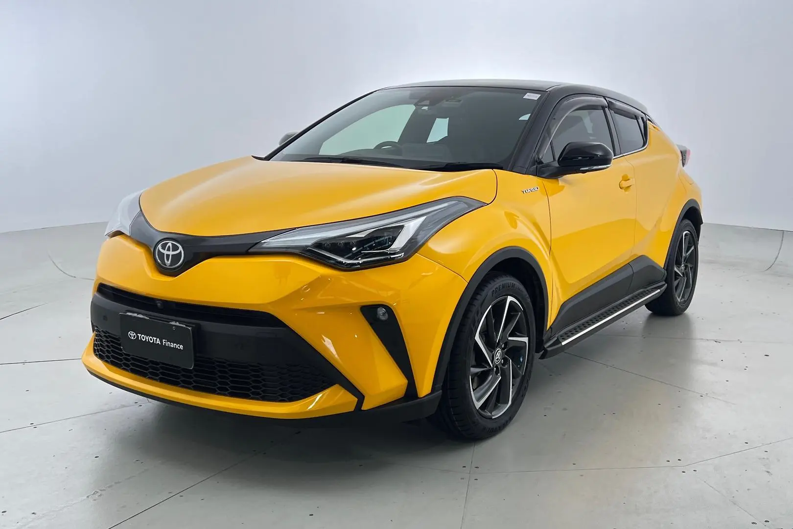 2021 Toyota C-HR Gallery Image 2