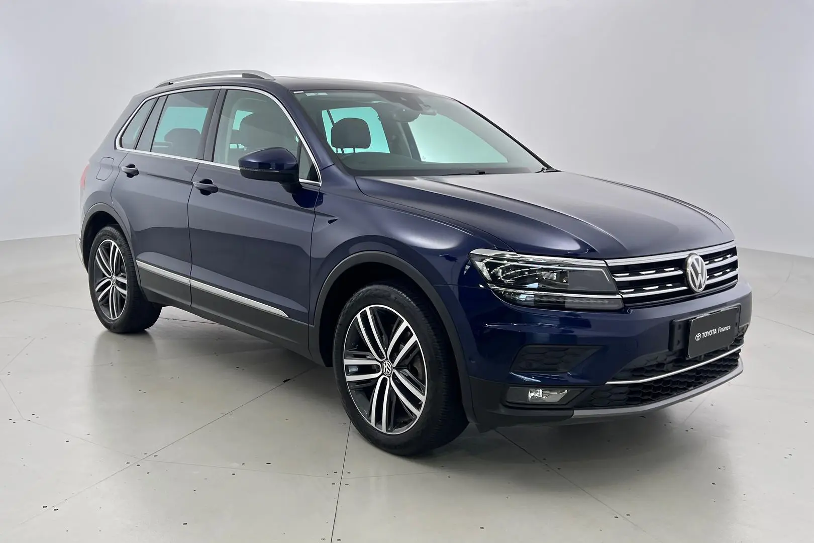 2019 Volkswagen Tiguan Gallery Image 1
