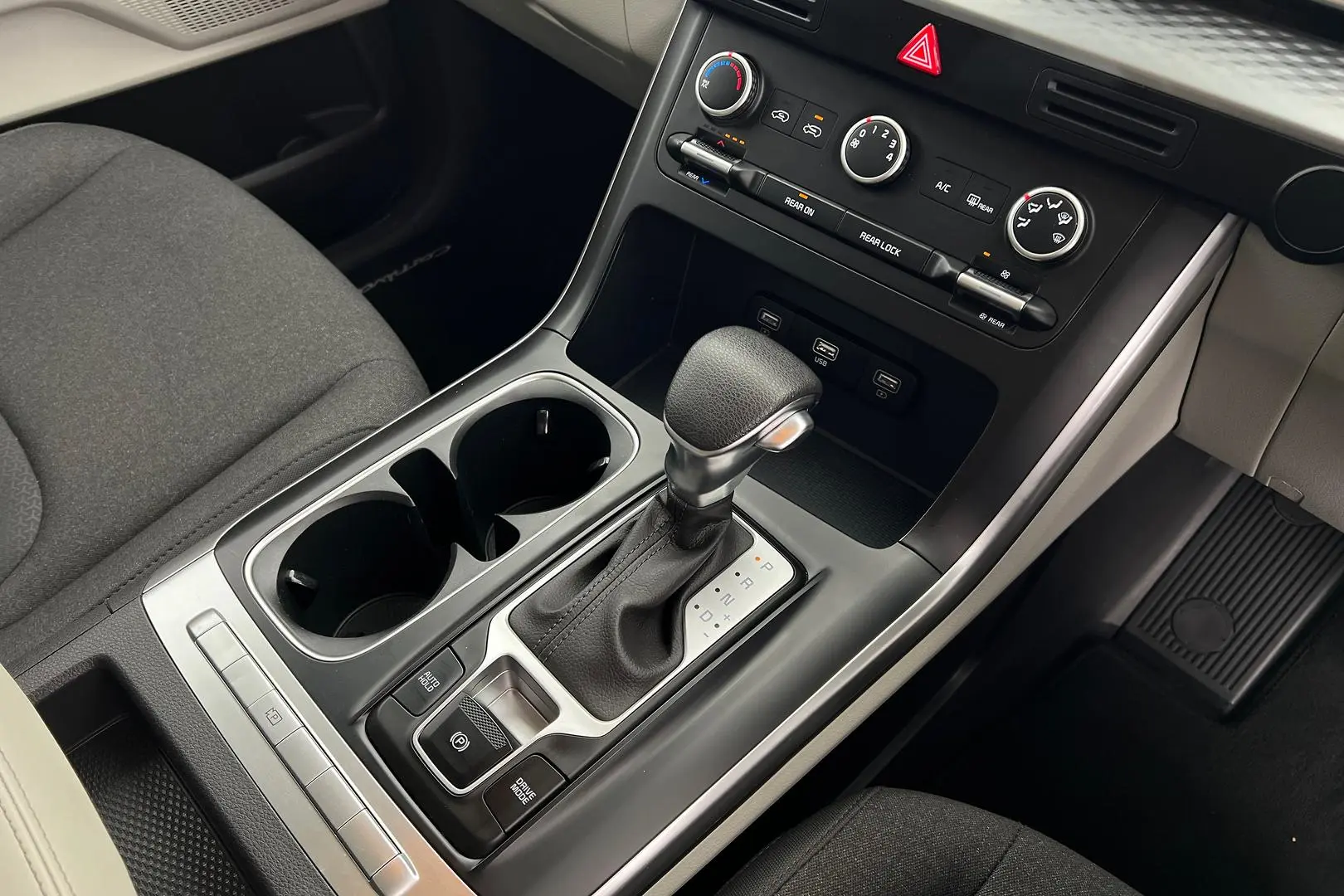 2023 Kia Carnival Gallery Image 13