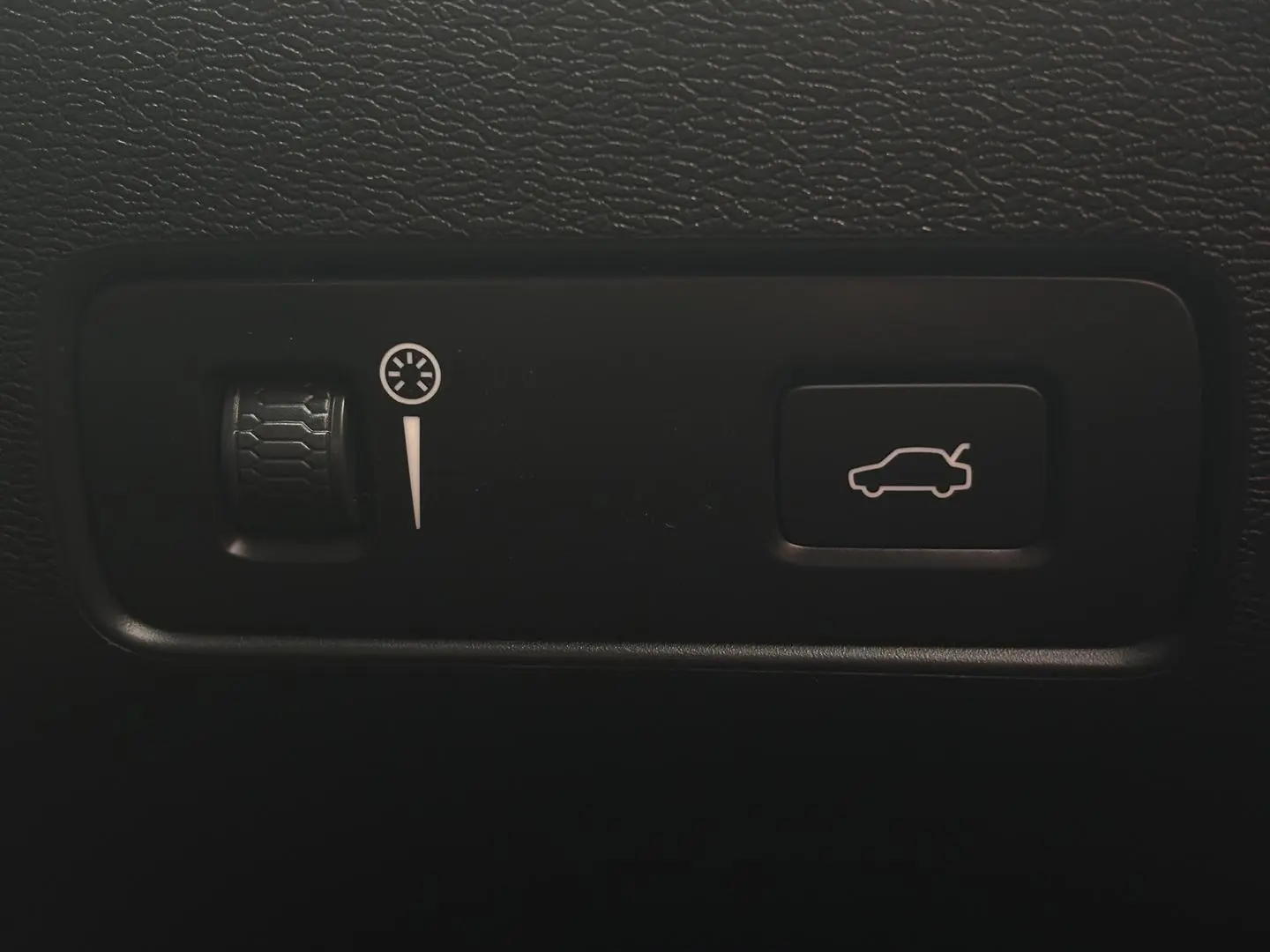 2021 Volvo XC40 Gallery Image 24