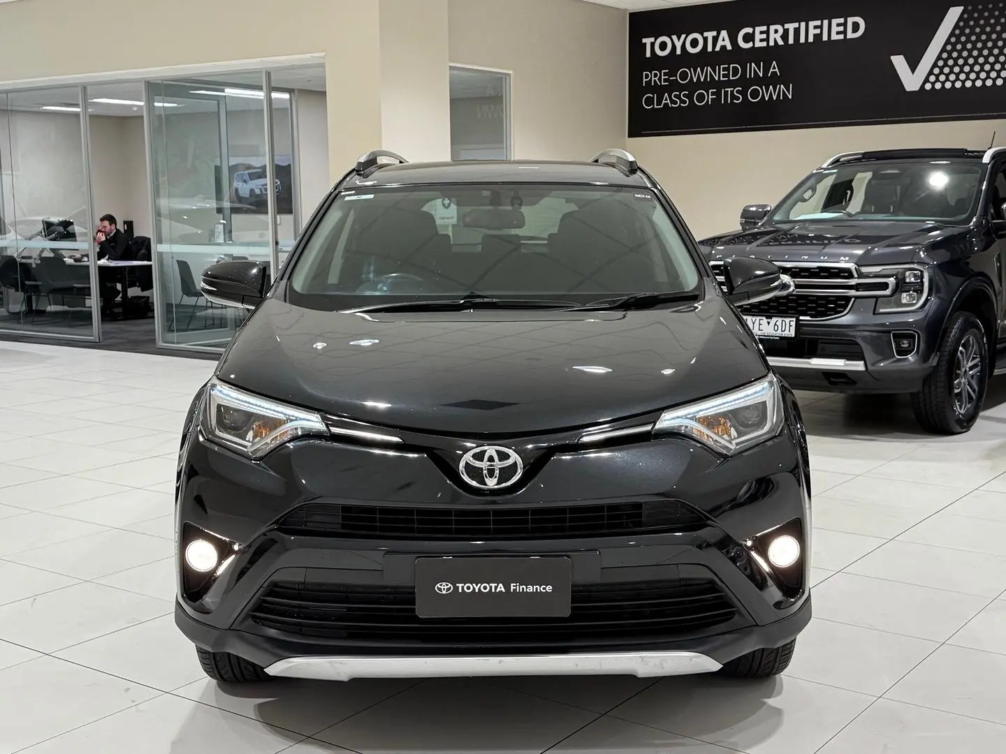 2016 Toyota RAV4 Gallery Image 4