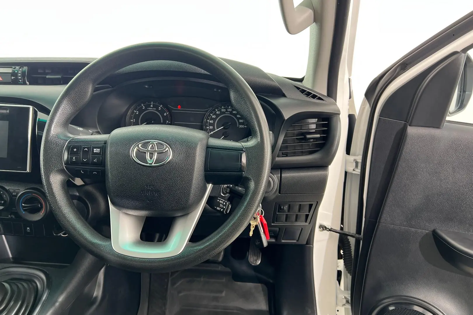 2018 Toyota Hilux Gallery Image 11