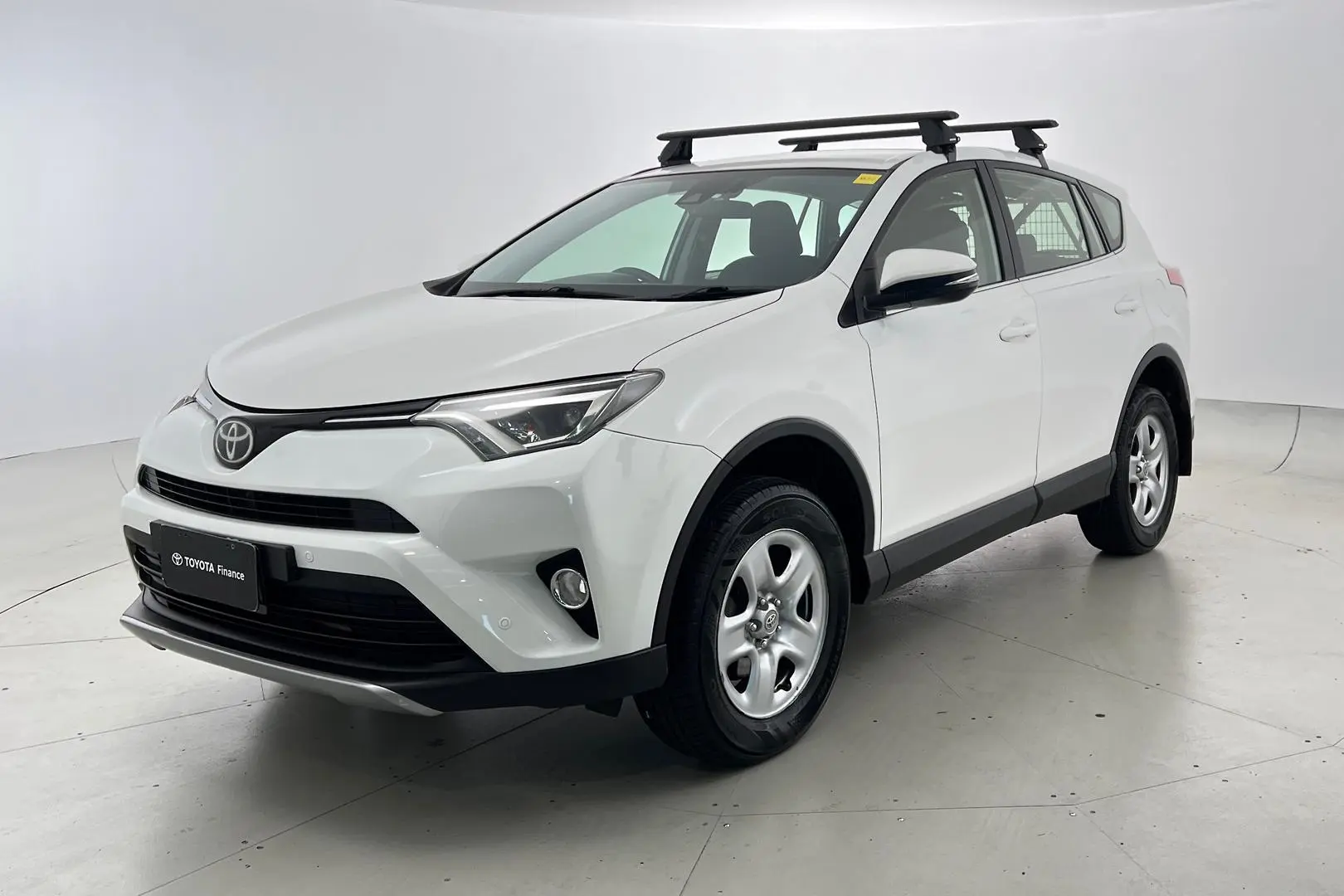 2017 Toyota RAV4 Gallery Image 10