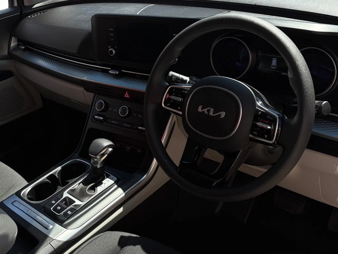 2022 Kia Carnival Gallery Image 12