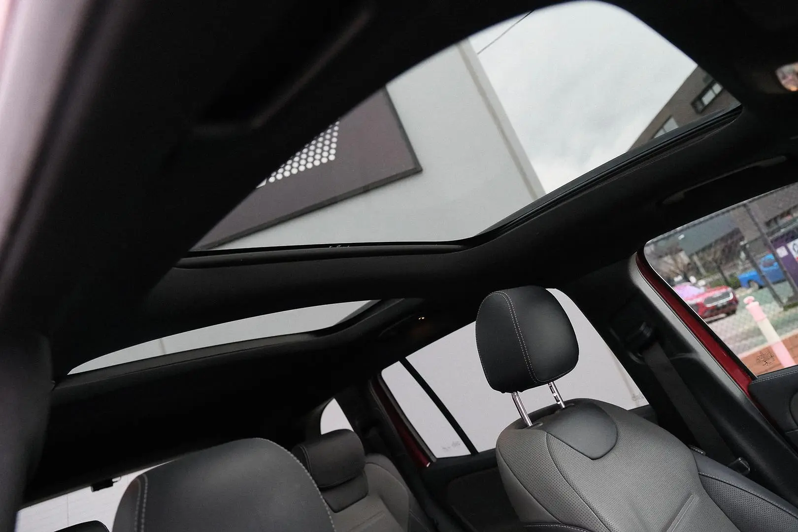 2021 Mercedes-Benz GLB-Class Gallery Image 8
