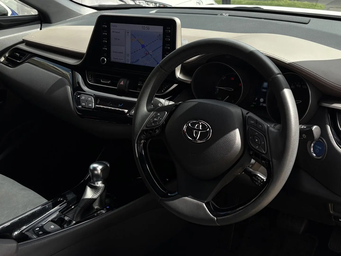 2022 Toyota C-HR Gallery Image 12