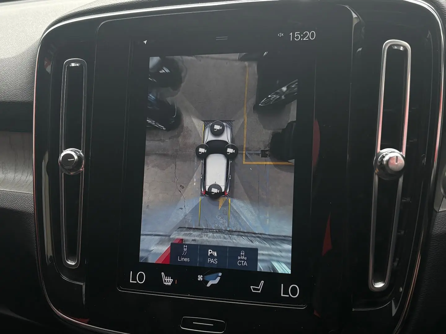 2021 Volvo XC40 Gallery Image 14