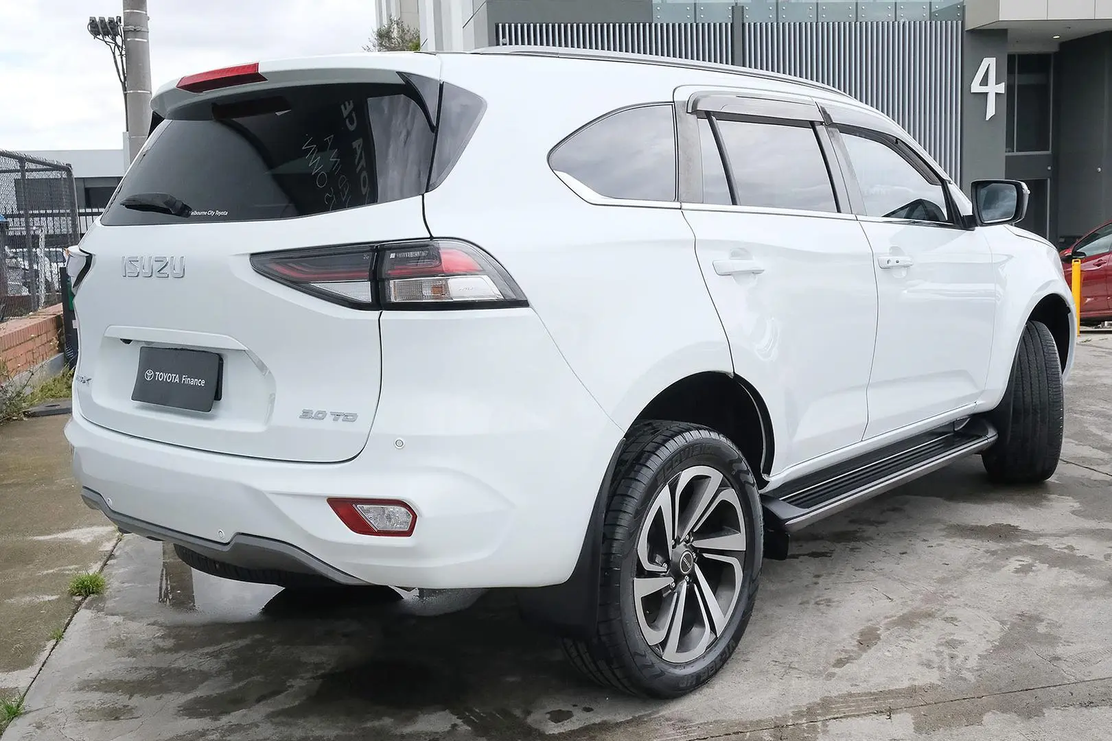 2021 Isuzu MU-X Gallery Image 2