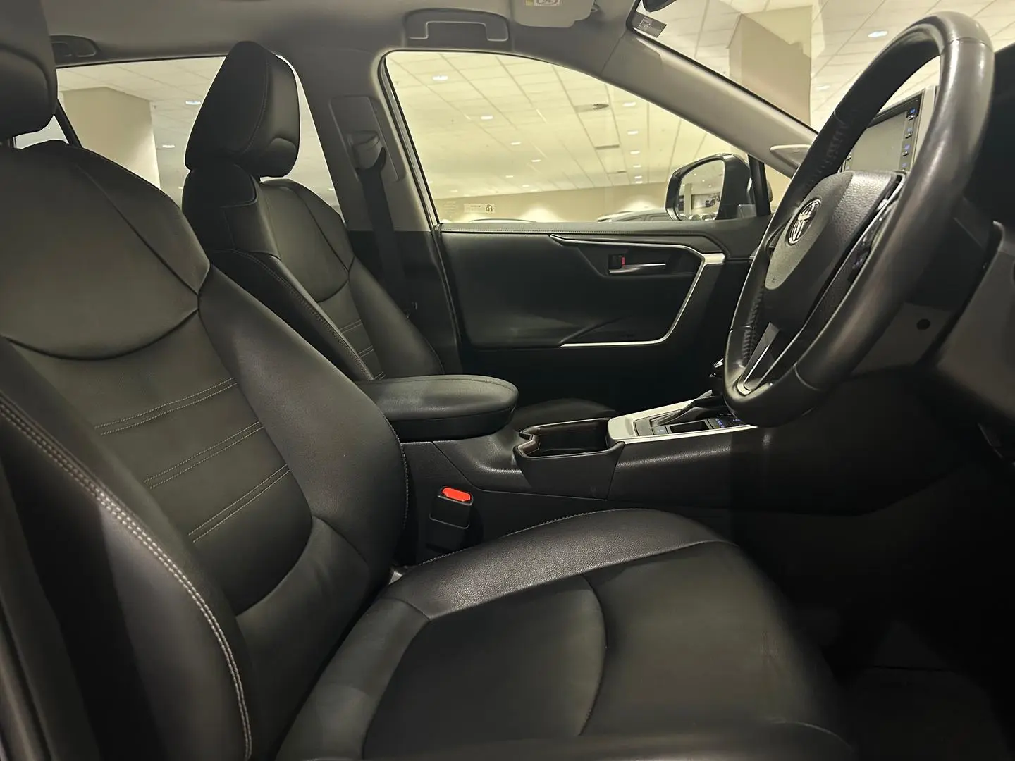 2020 Toyota RAV4 Gallery Image 13