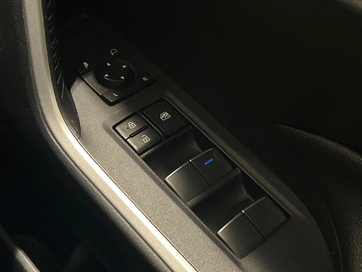 2019 Toyota RAV4 Gallery Image 23