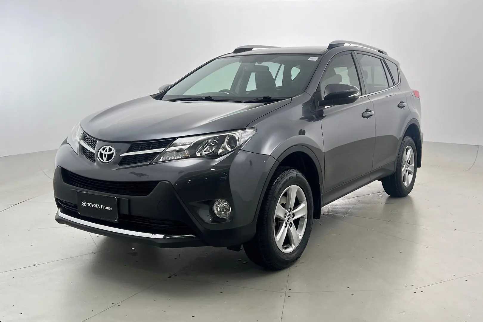 2015 Toyota RAV4 Gallery Image 2