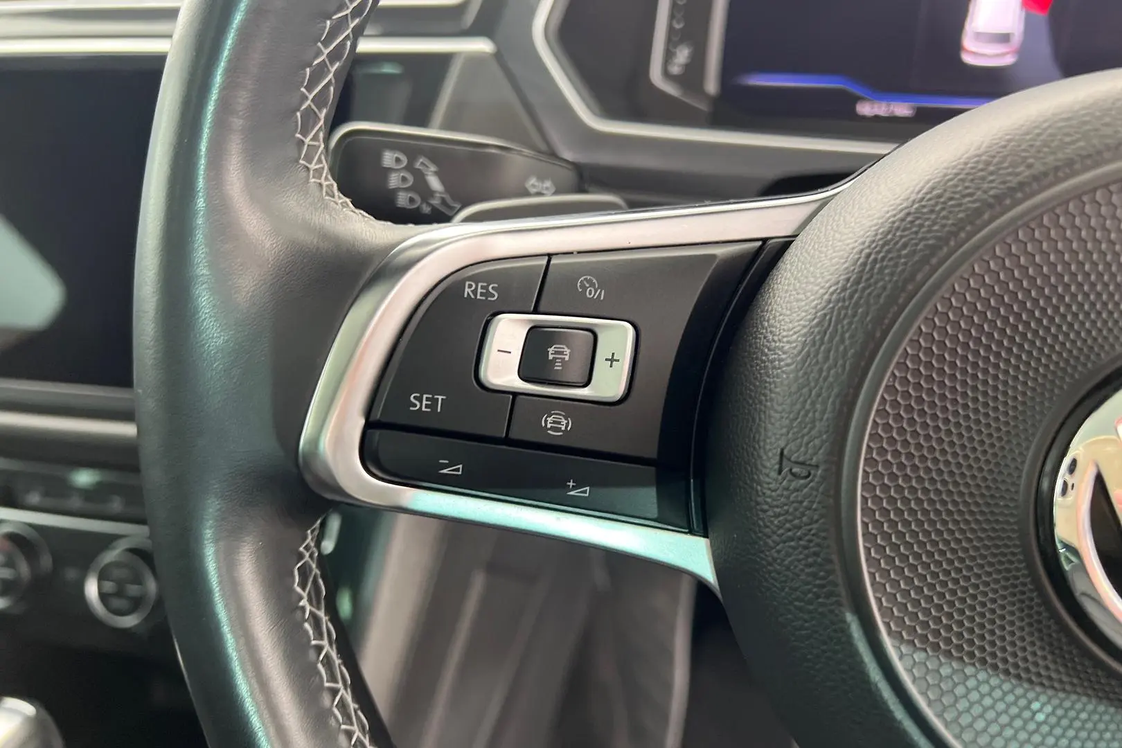 2020 Volkswagen Tiguan Gallery Image 15