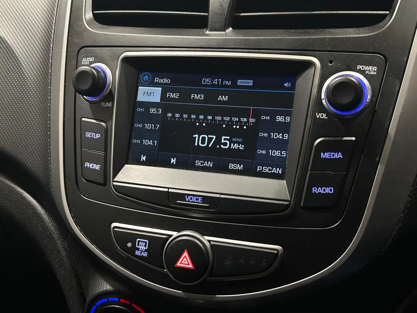 2017 Hyundai Accent Gallery Image 13