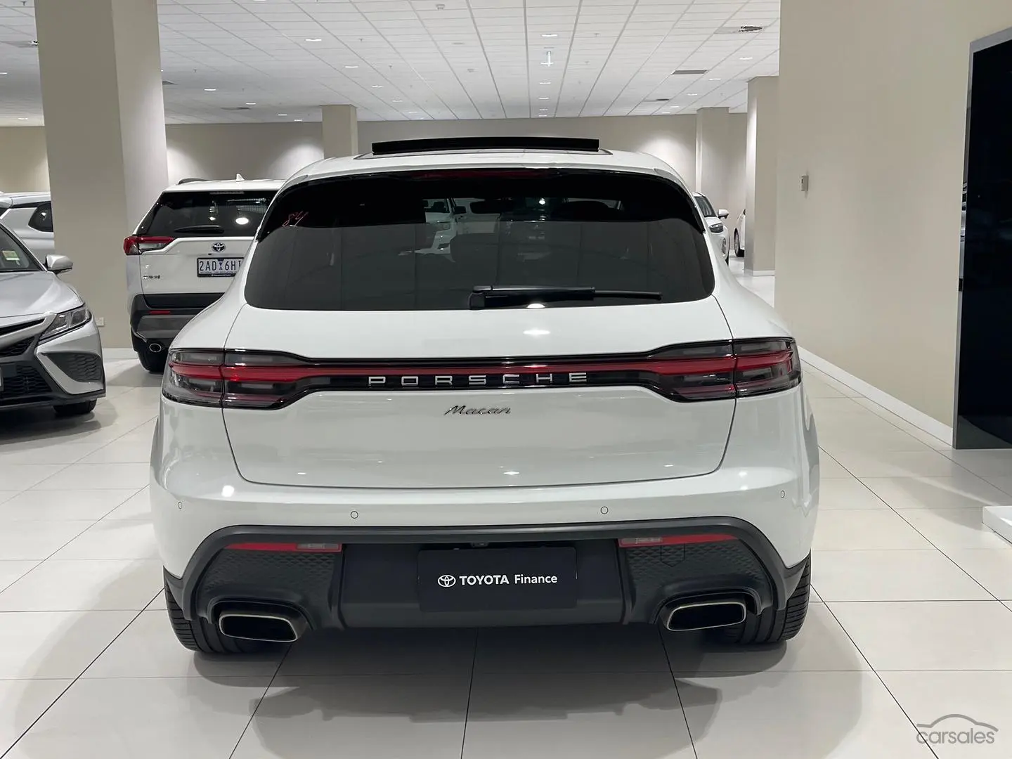 2022 Porsche Macan Image 9