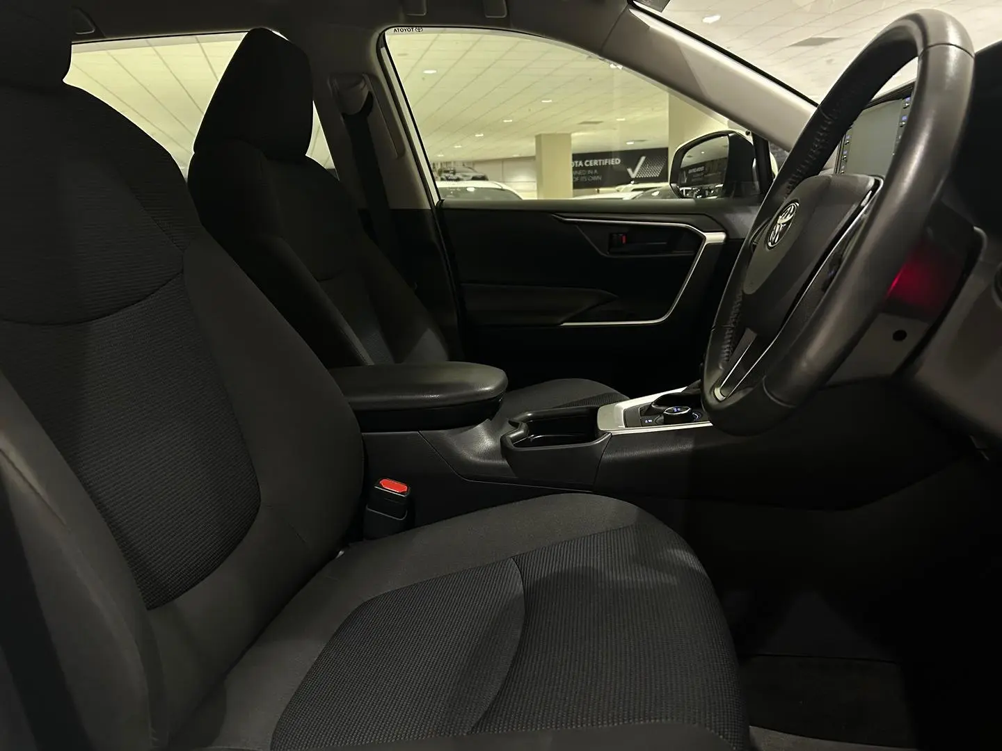2020 Toyota RAV4 Gallery Image 12