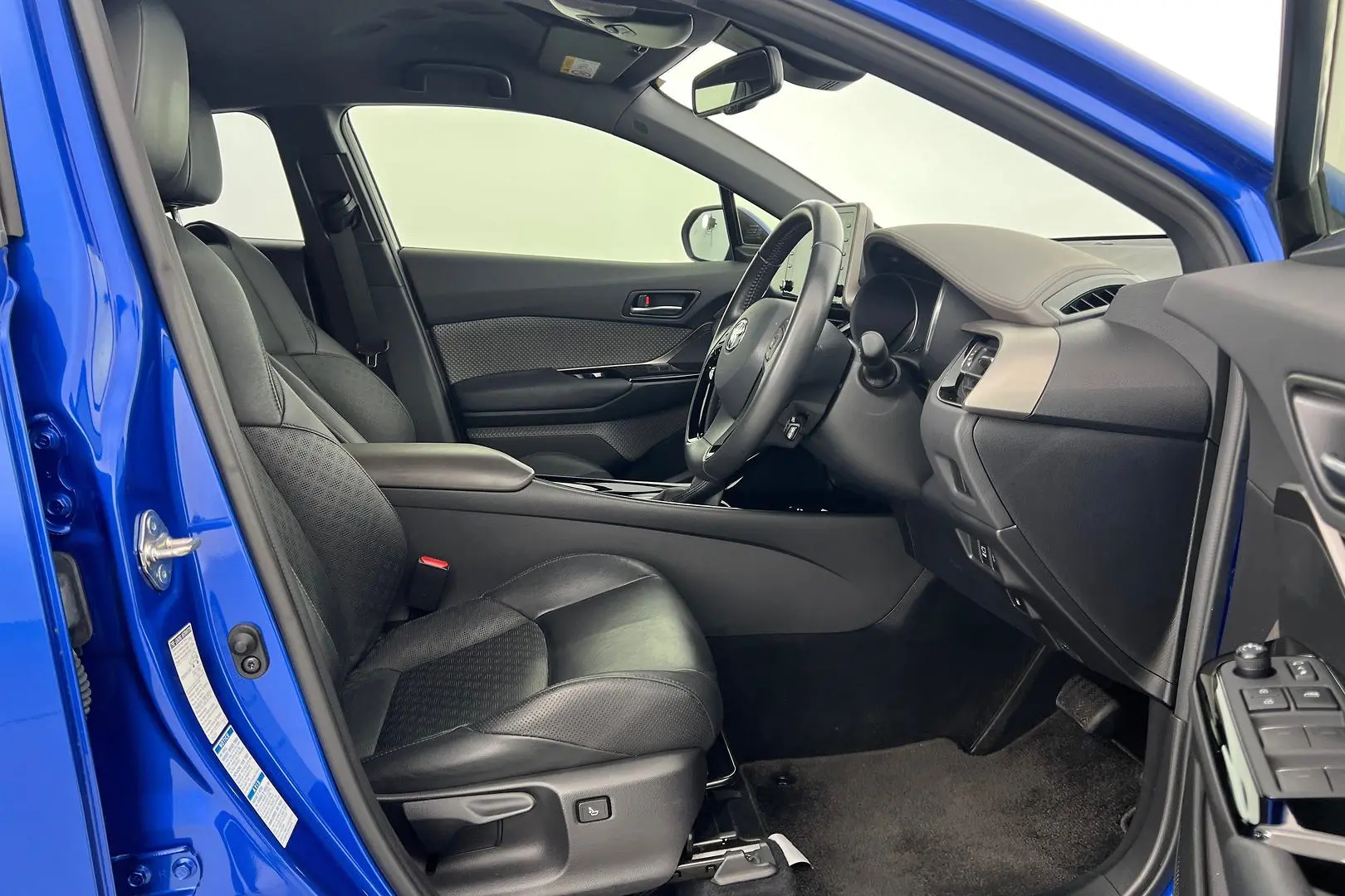 2021 Toyota C-HR Gallery Image 11