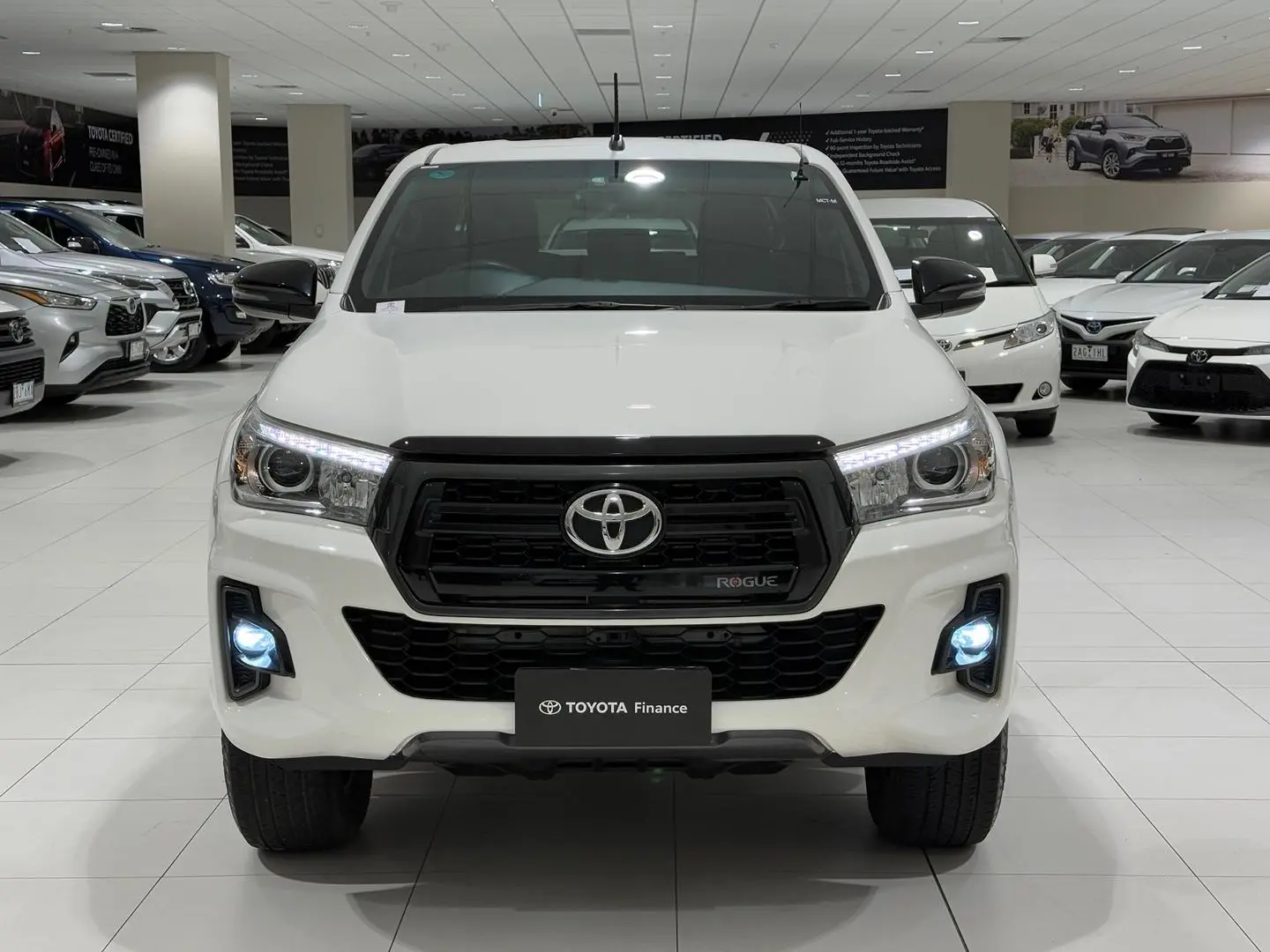 2018 Toyota Hilux Gallery Image 4