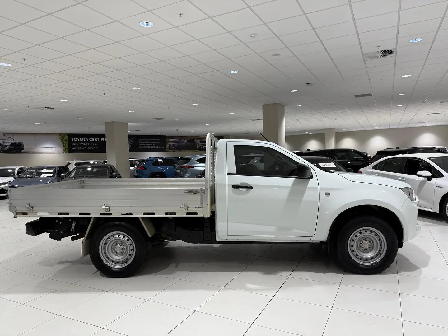 2022 Isuzu D-MAX Gallery Image 2