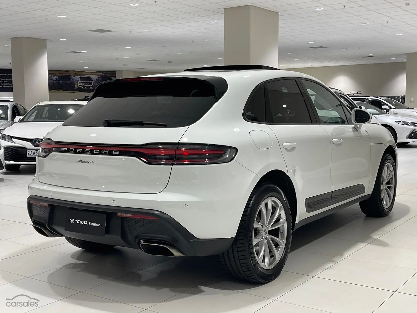 2022 Porsche Macan Image 10