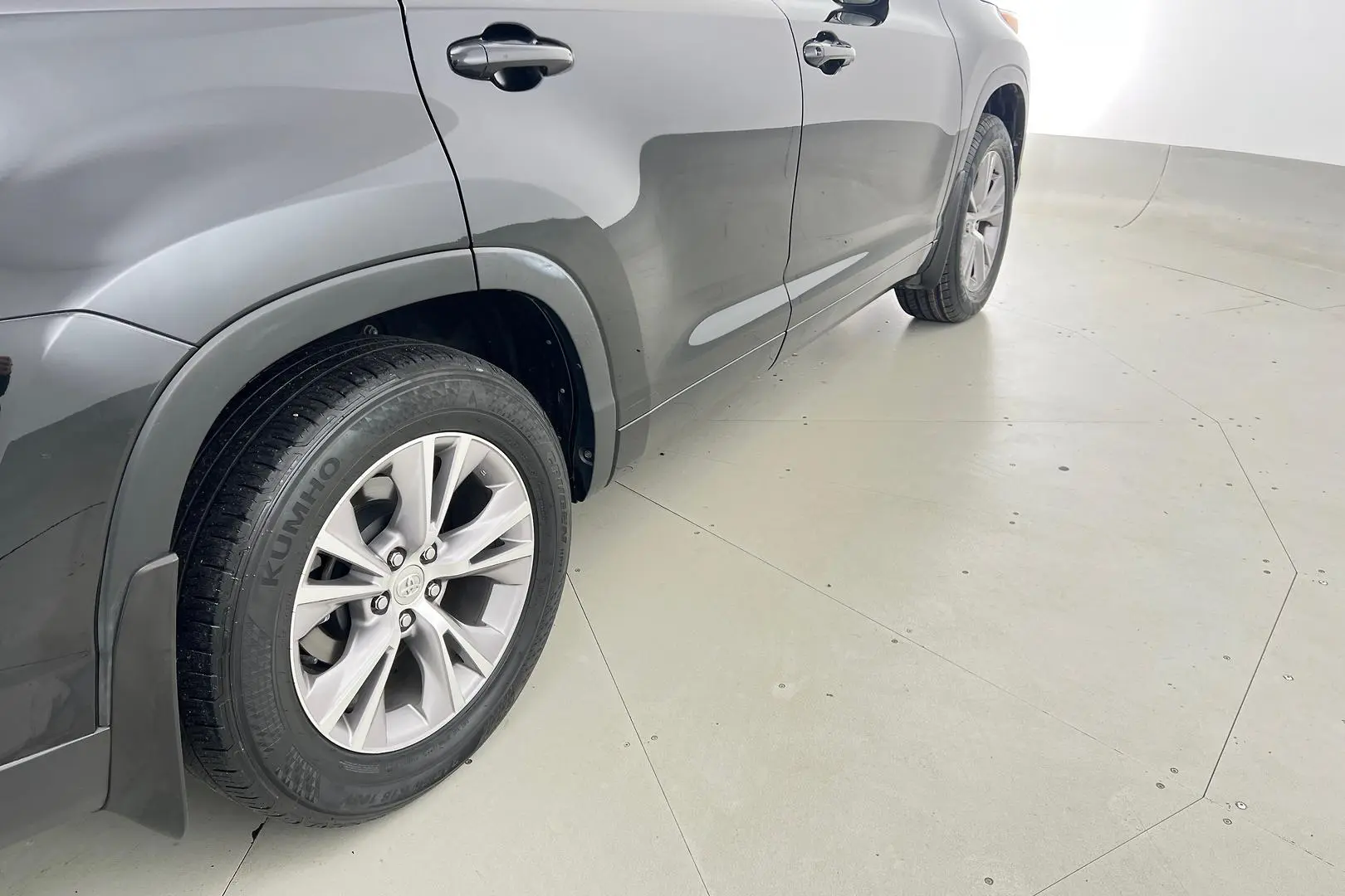 2014 Toyota Kluger Gallery Image 9
