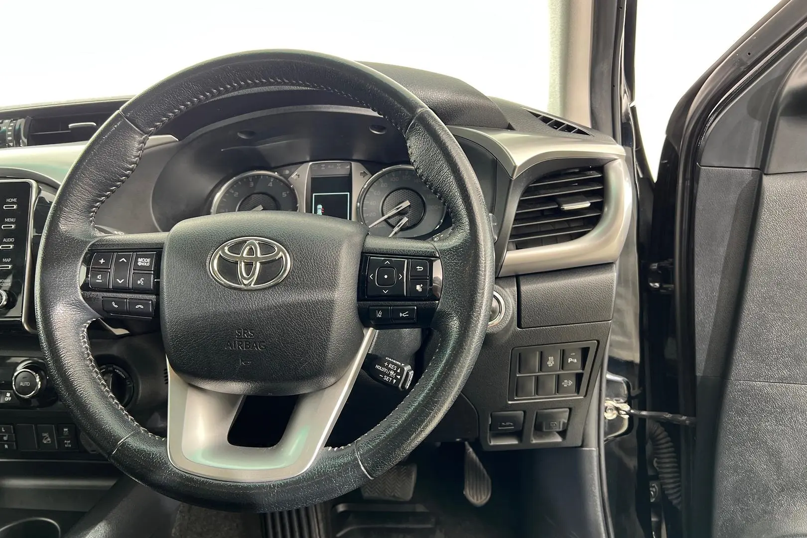 2021 Toyota Hilux Gallery Image 16