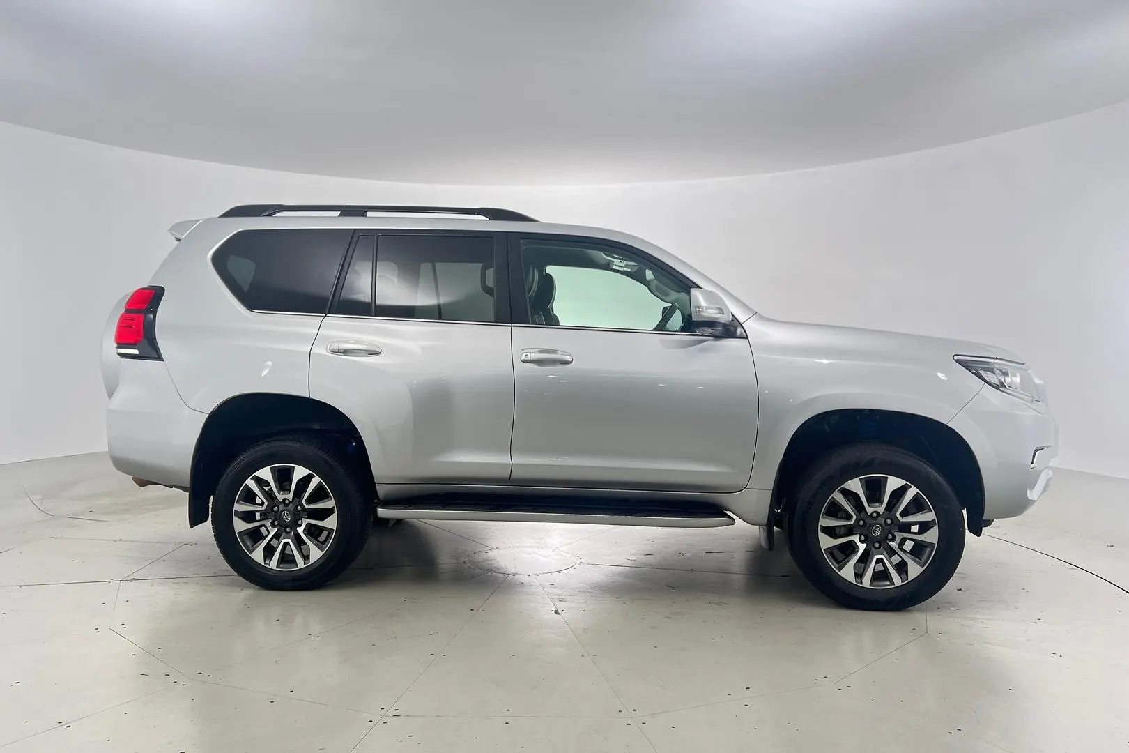 2021 Toyota Landcruiser Prado Gallery Image 5