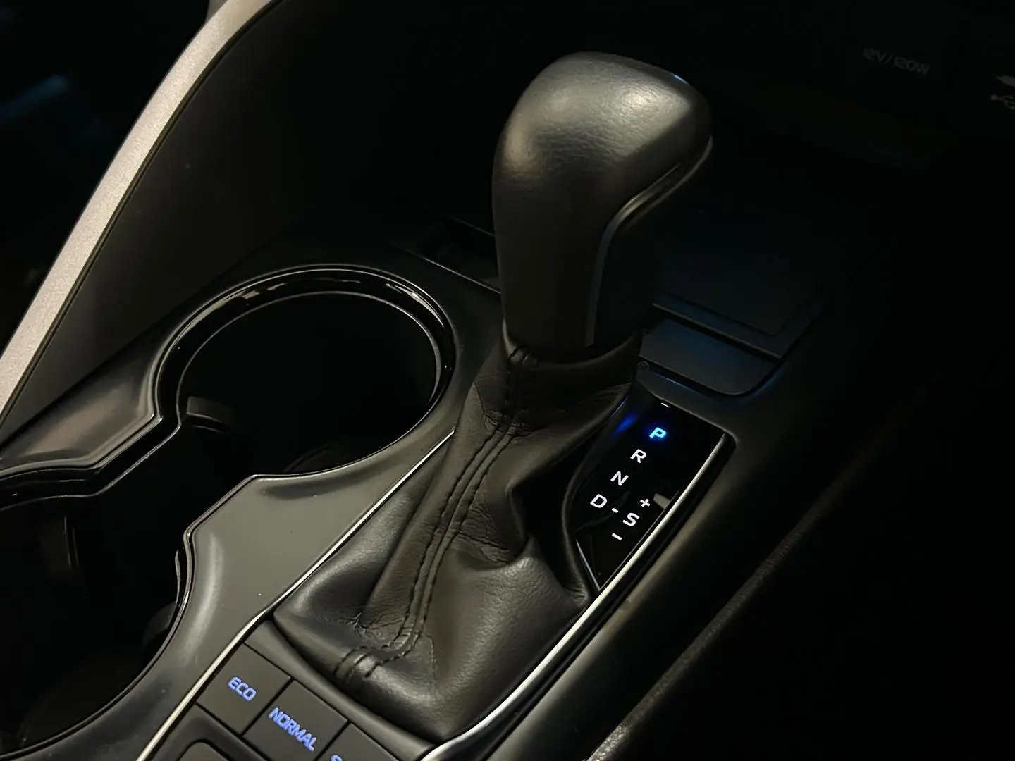 2020 Toyota Camry Gallery Image 17