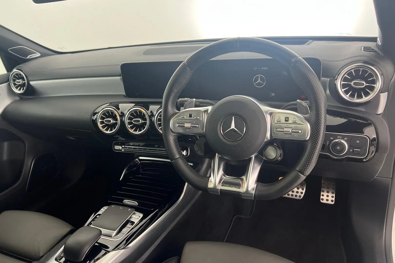 2020 Mercedes-Benz A-Class Gallery Image 10