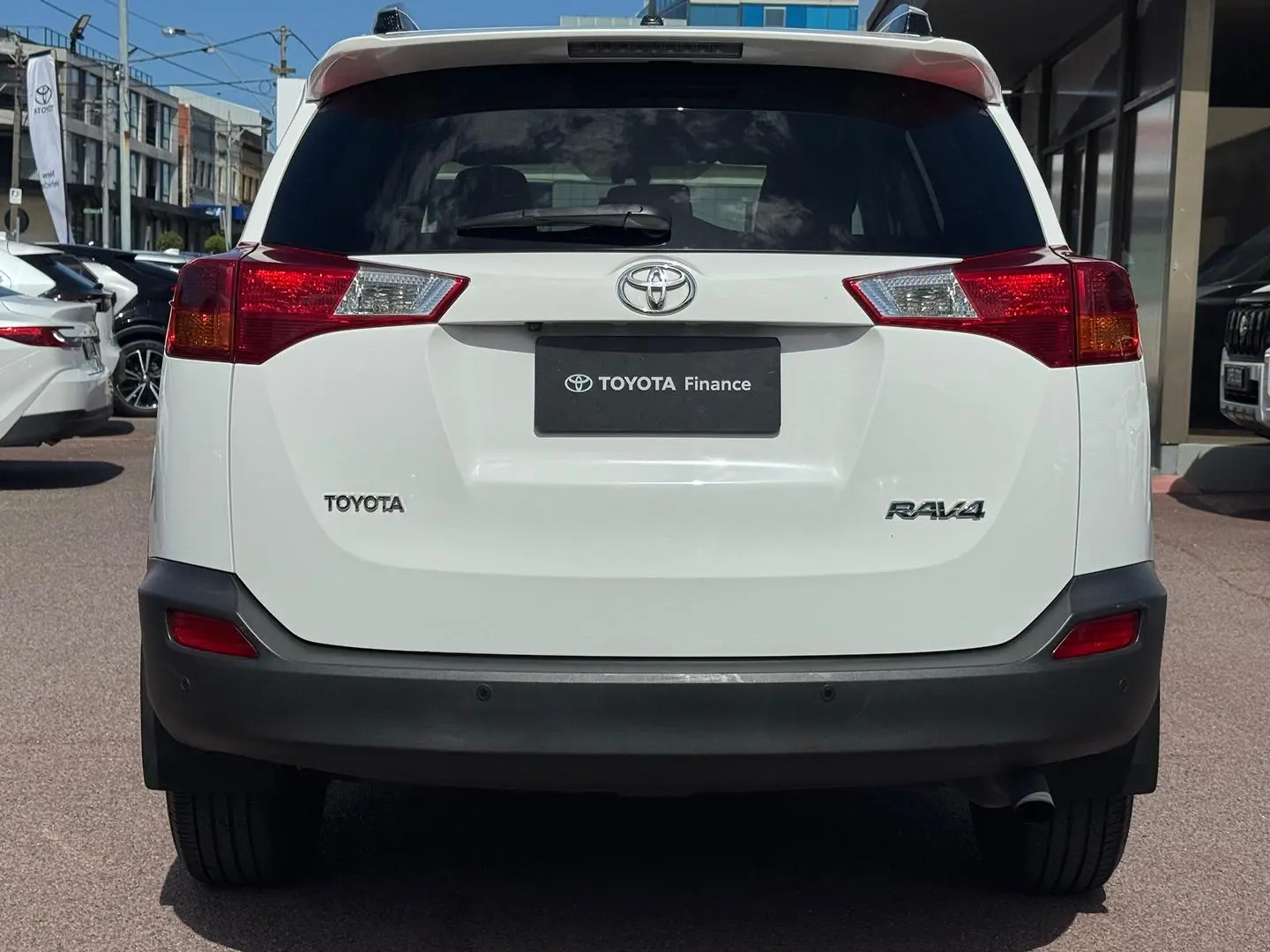 2015 Toyota RAV4 Gallery Image 6