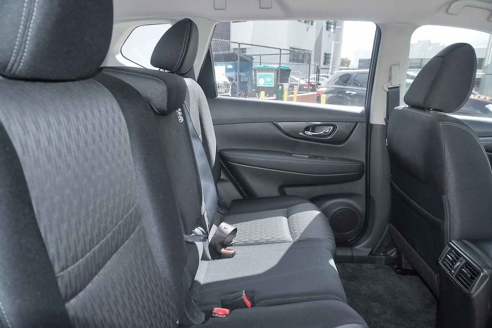 2017 Nissan X-TRAIL Gallery Image 7