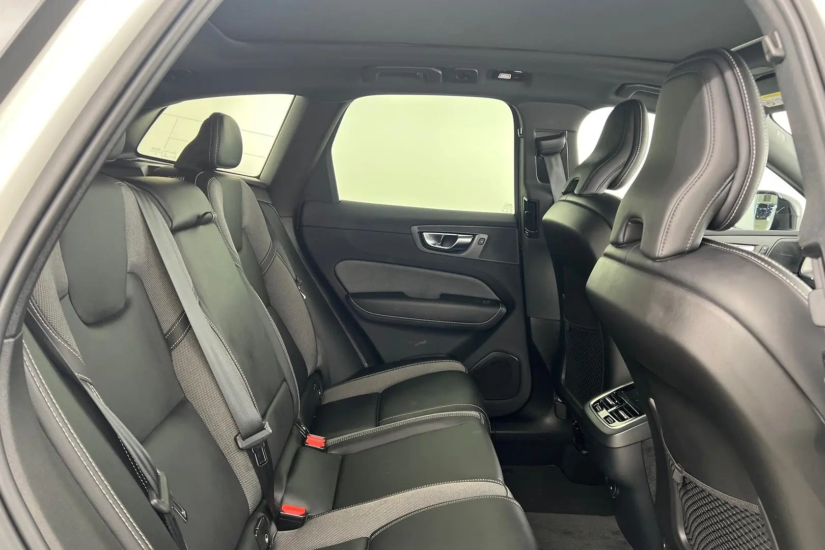 2021 Volvo XC60 Gallery Image 14