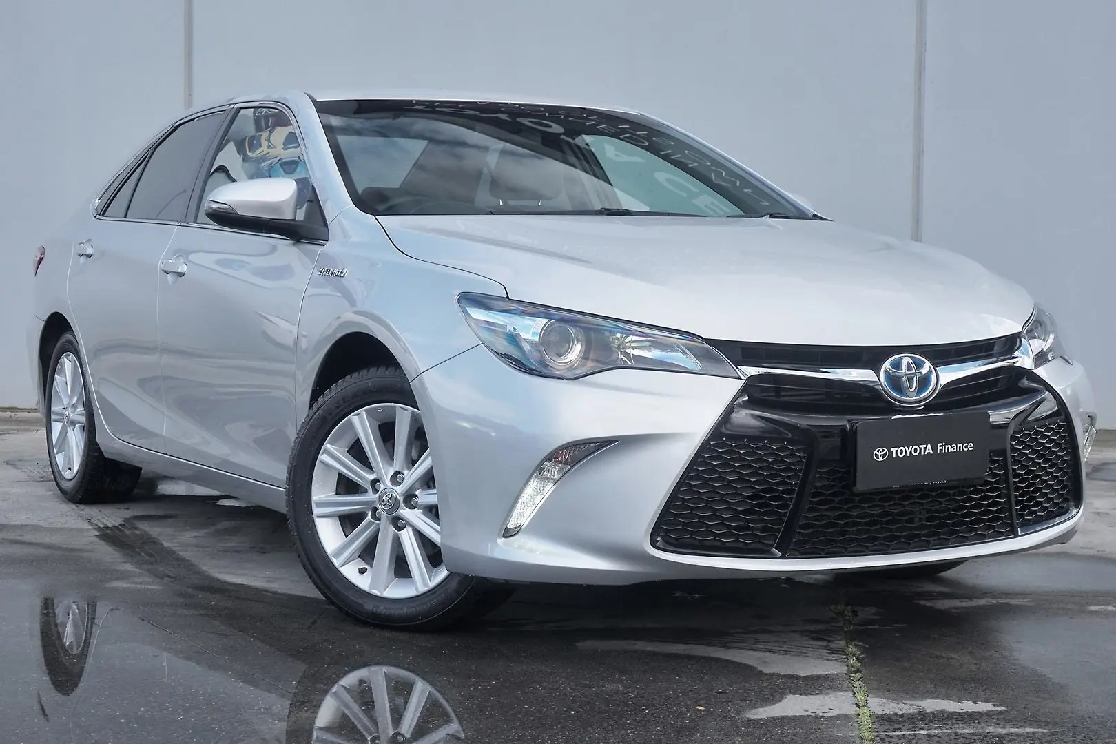 2015 Toyota Camry Gallery Image 1