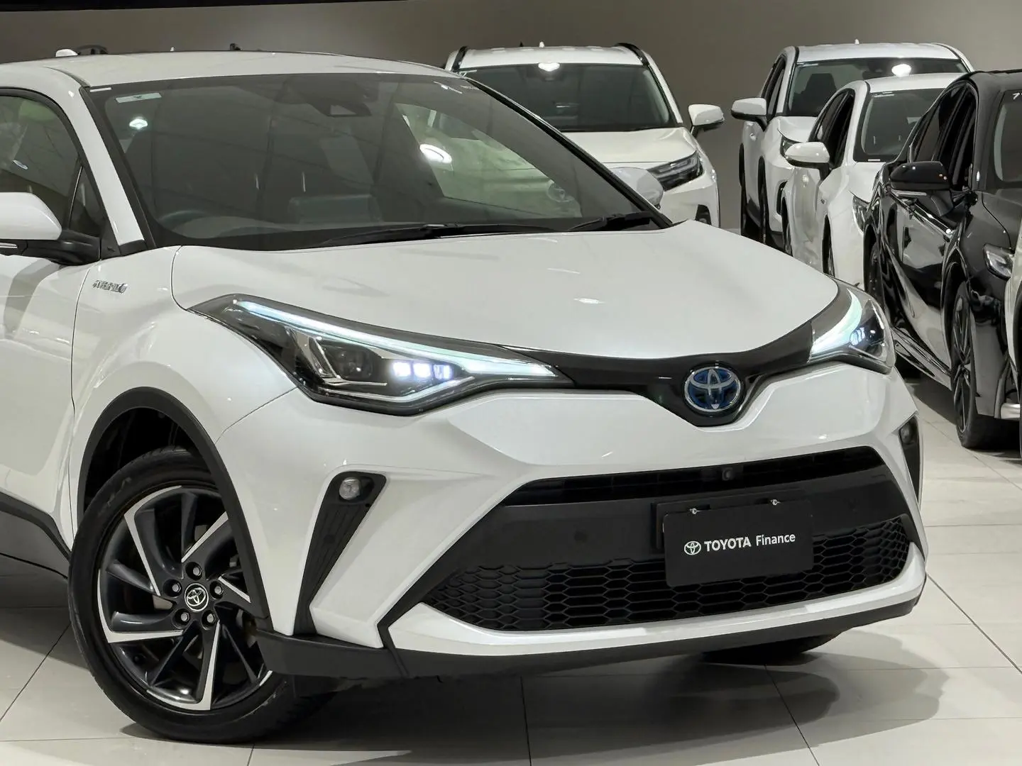 2022 Toyota C-HR Gallery Image 3
