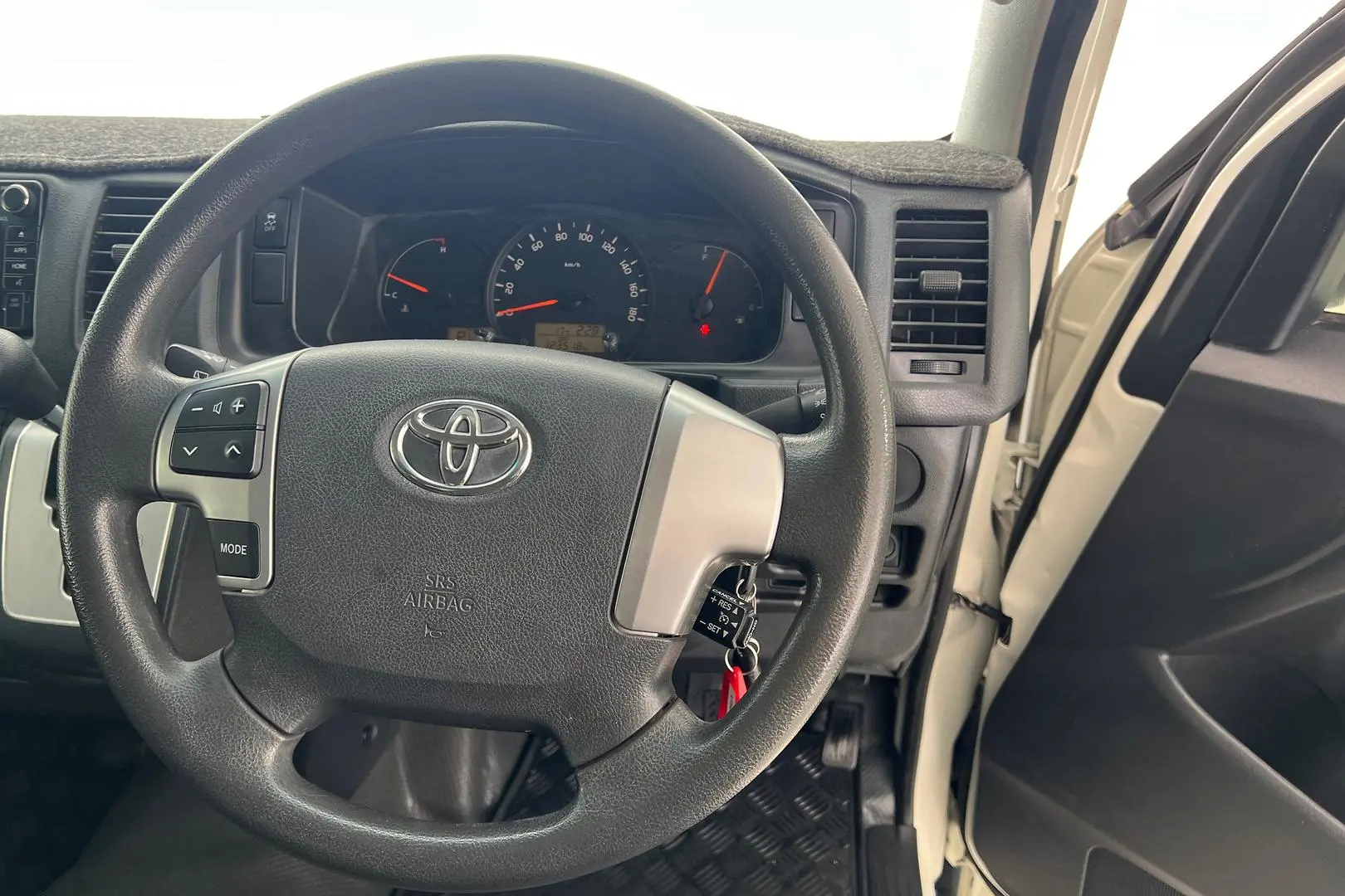 2018 Toyota Hiace Gallery Image 11