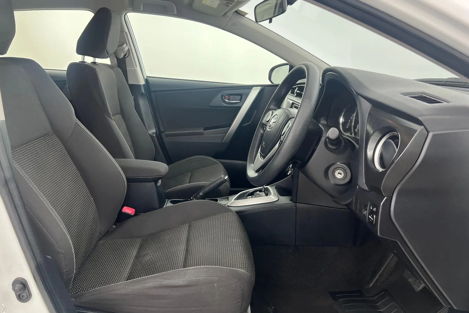 2014 Toyota Corolla Gallery Image 11
