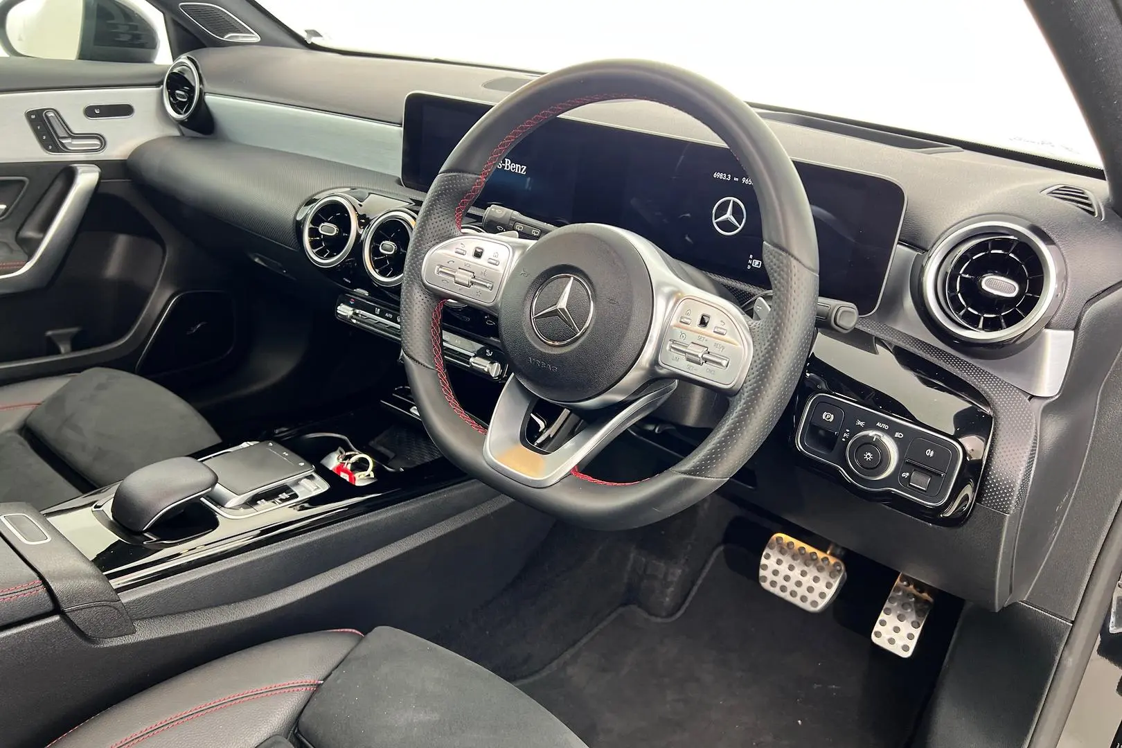 2018 Mercedes-Benz A-Class Gallery Image 3