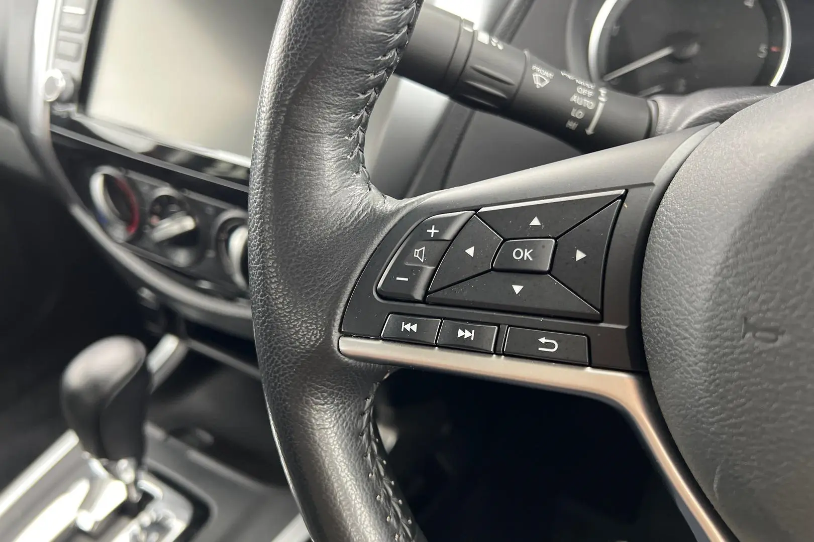 2021 Nissan Navara Gallery Image 17