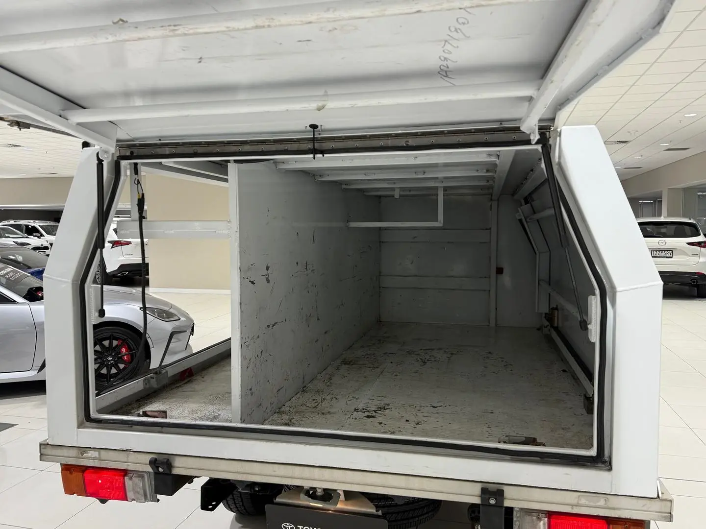 2019 Toyota Hilux Gallery Image 12