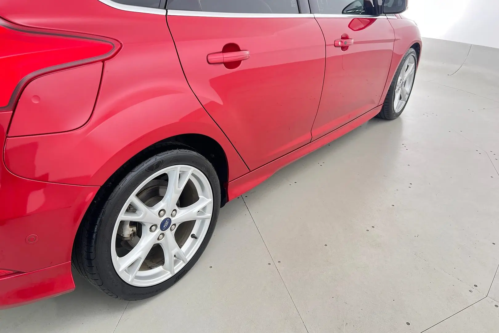 2017 Ford Focus Gallery Image 9