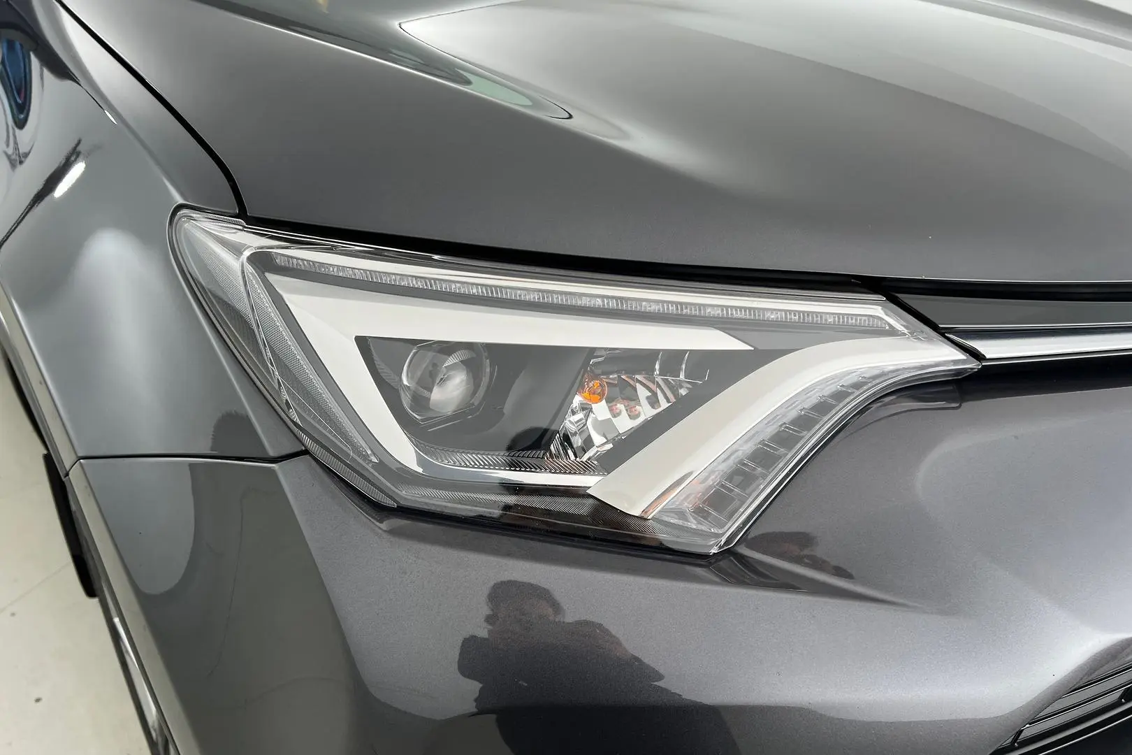 2018 Toyota RAV4 Gallery Image 2