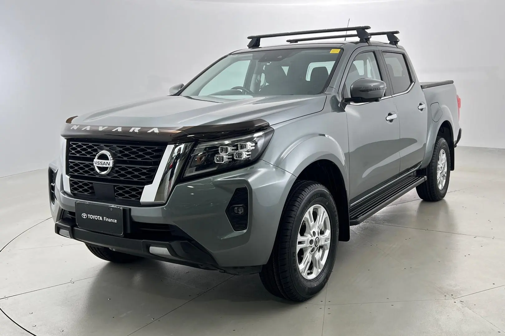 2021 Nissan Navara Gallery Image 9