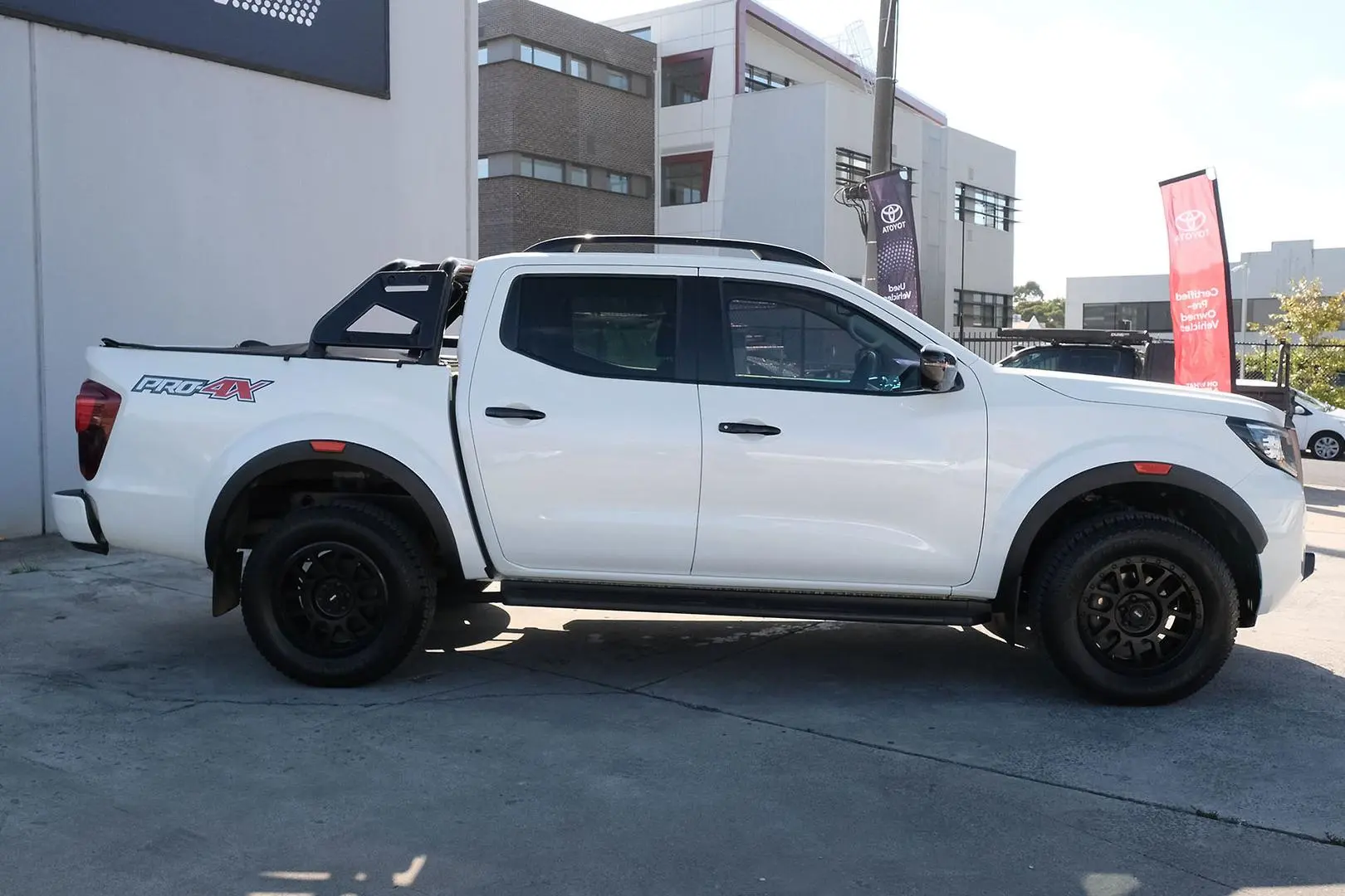 2021 Nissan Navara Gallery Image 5