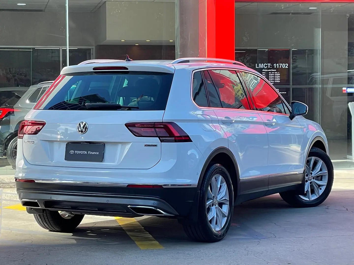 2018 Volkswagen Tiguan Gallery Image 10