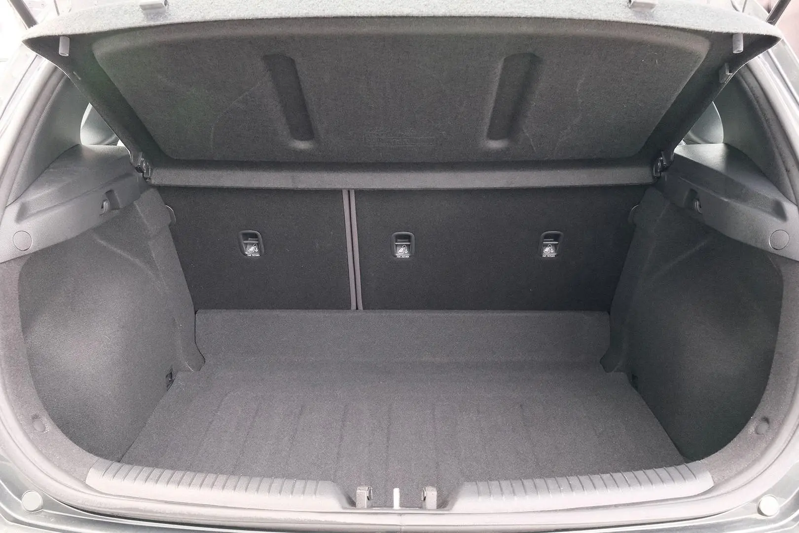 2021 Hyundai i30 Gallery Image 10
