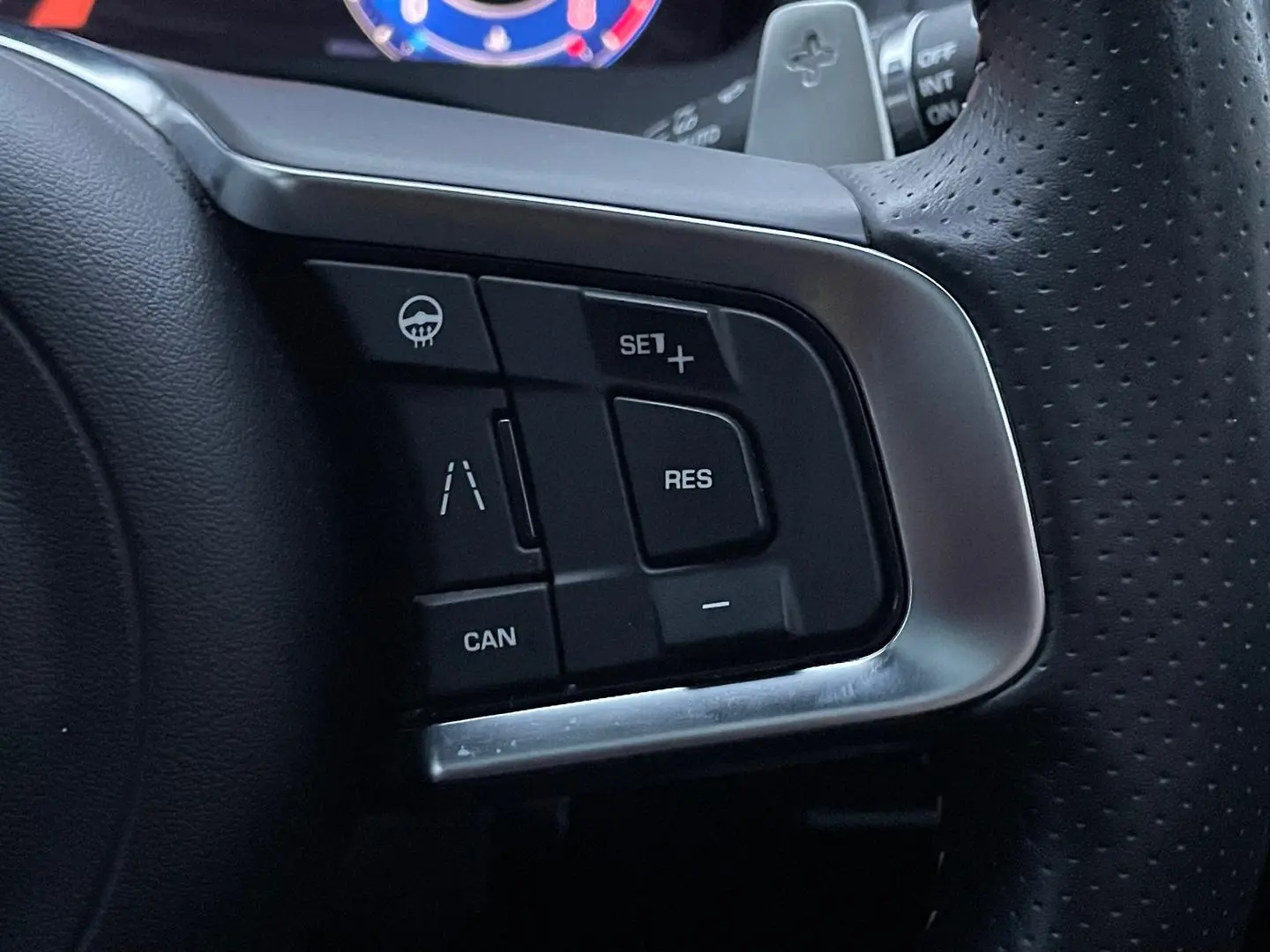 2020 Jaguar F-PACE Gallery Image 19