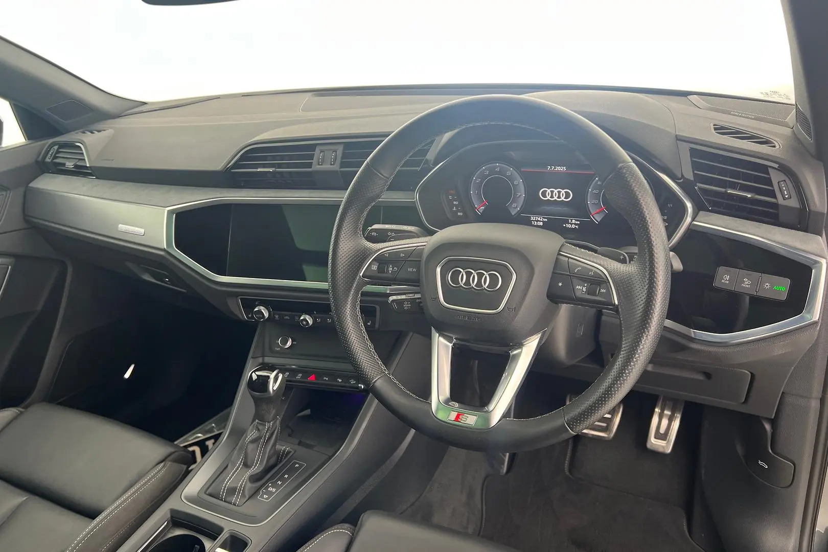2021 Audi Q3 Gallery Image 14