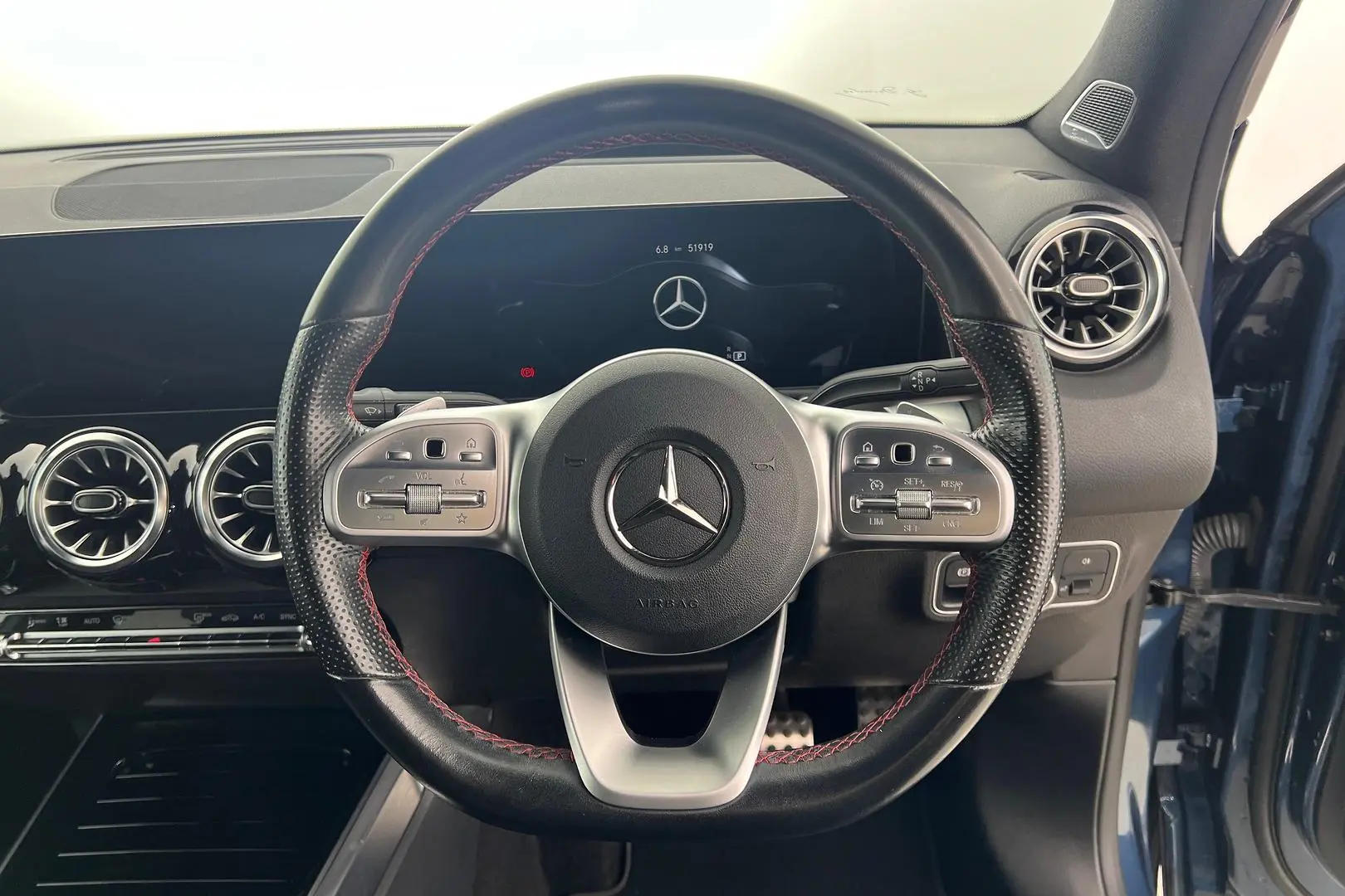 2021 Mercedes-Benz GLB-Class Gallery Image 14