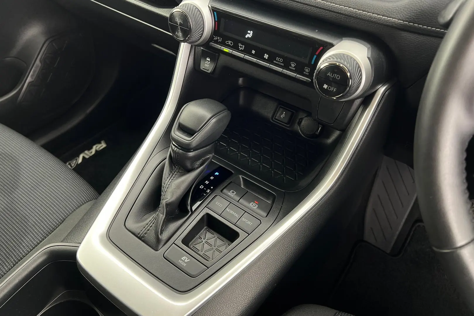 2022 Toyota RAV4 Gallery Image 22